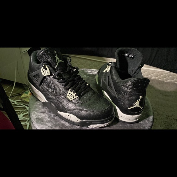 Jordan 4 black Oreo retros, never worn - Picture 5 of 7